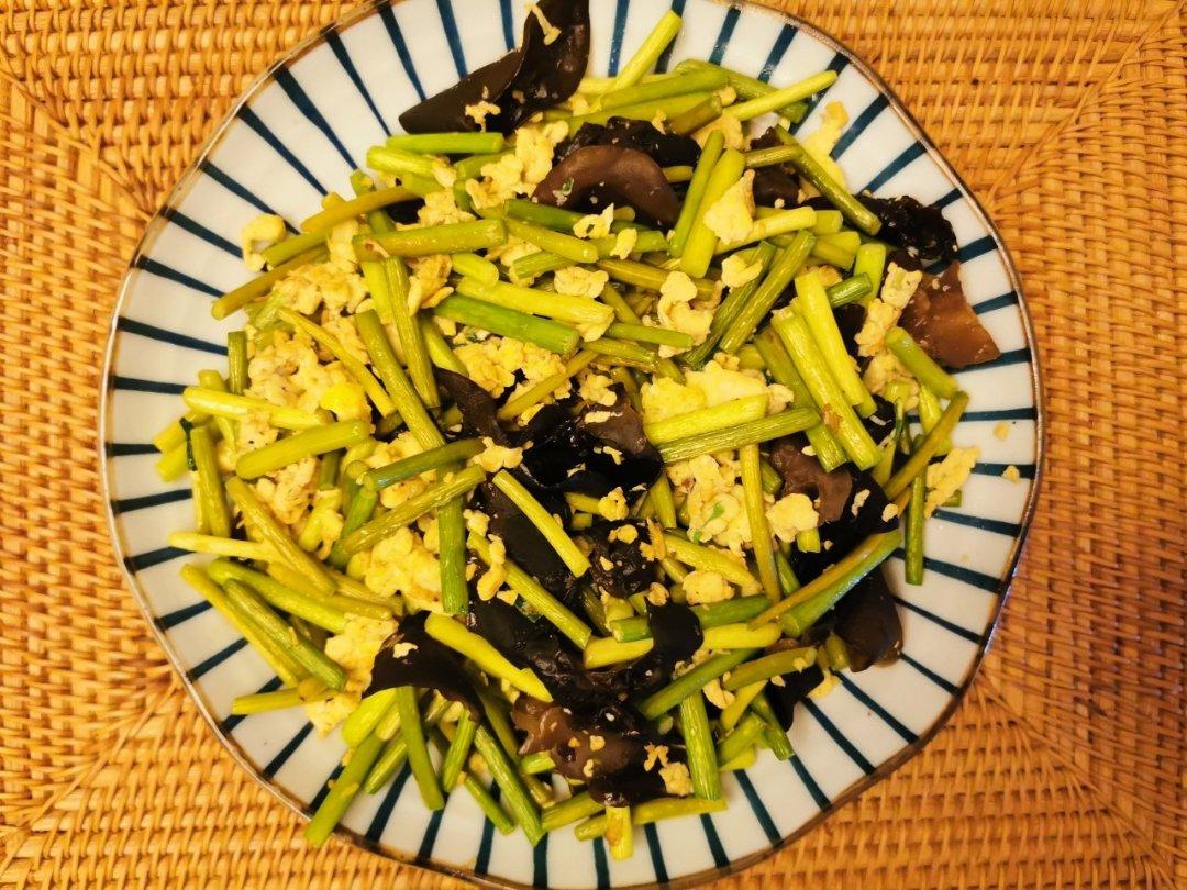 蒜薹木耳炒鸡蛋