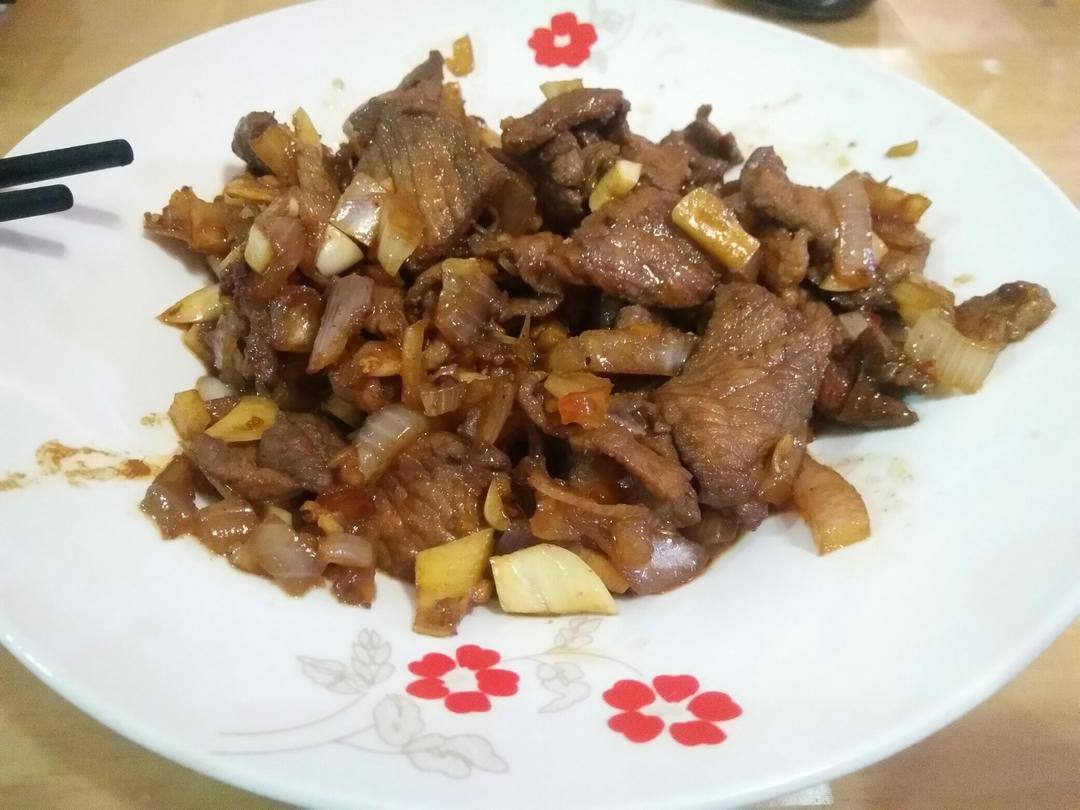 孜然洋葱炒牛肉粒