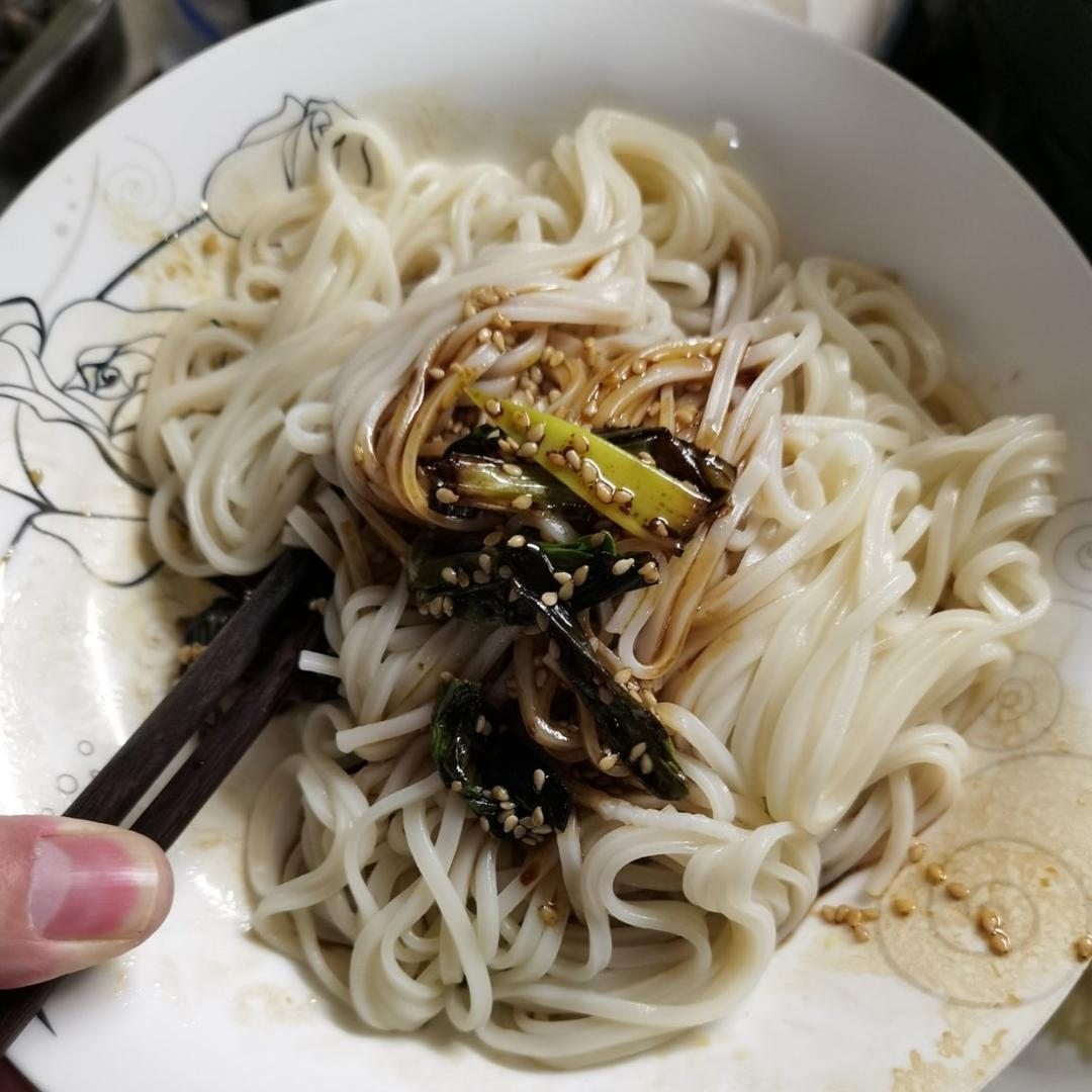 10分钟搞定的一碗葱油拌面