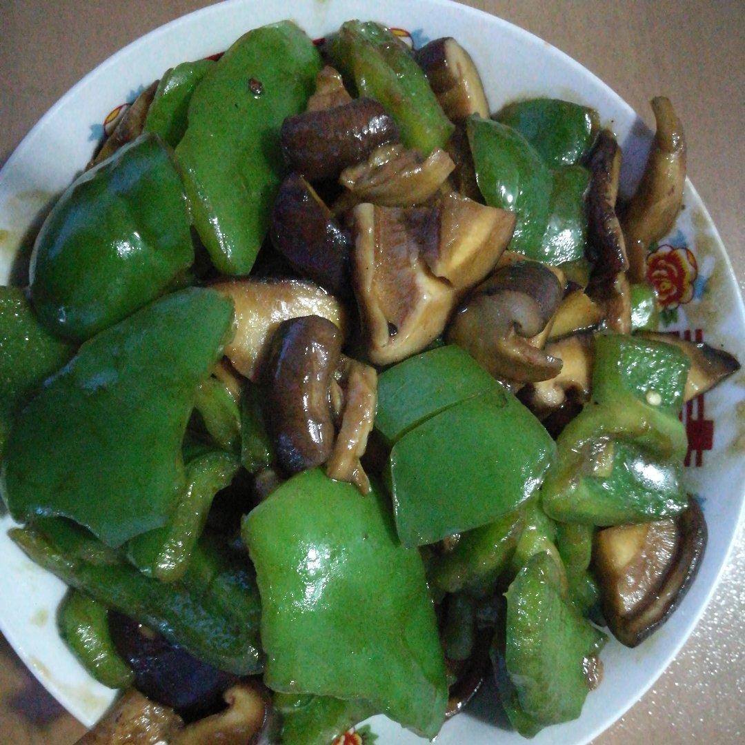 柿子椒炒香菇
