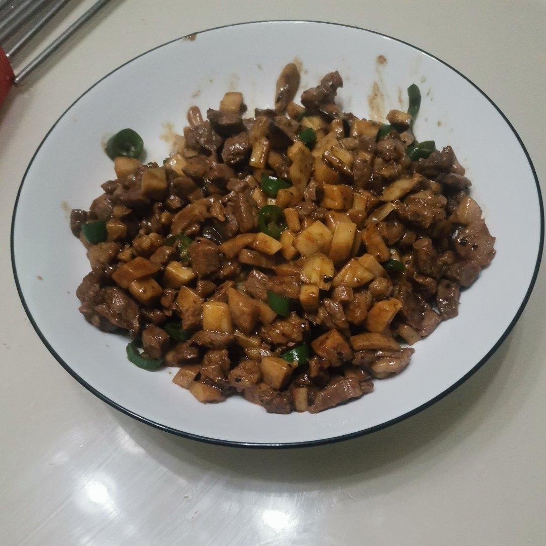 牛肉嫩度💯的黑椒杏鲍菇炒牛肉粒