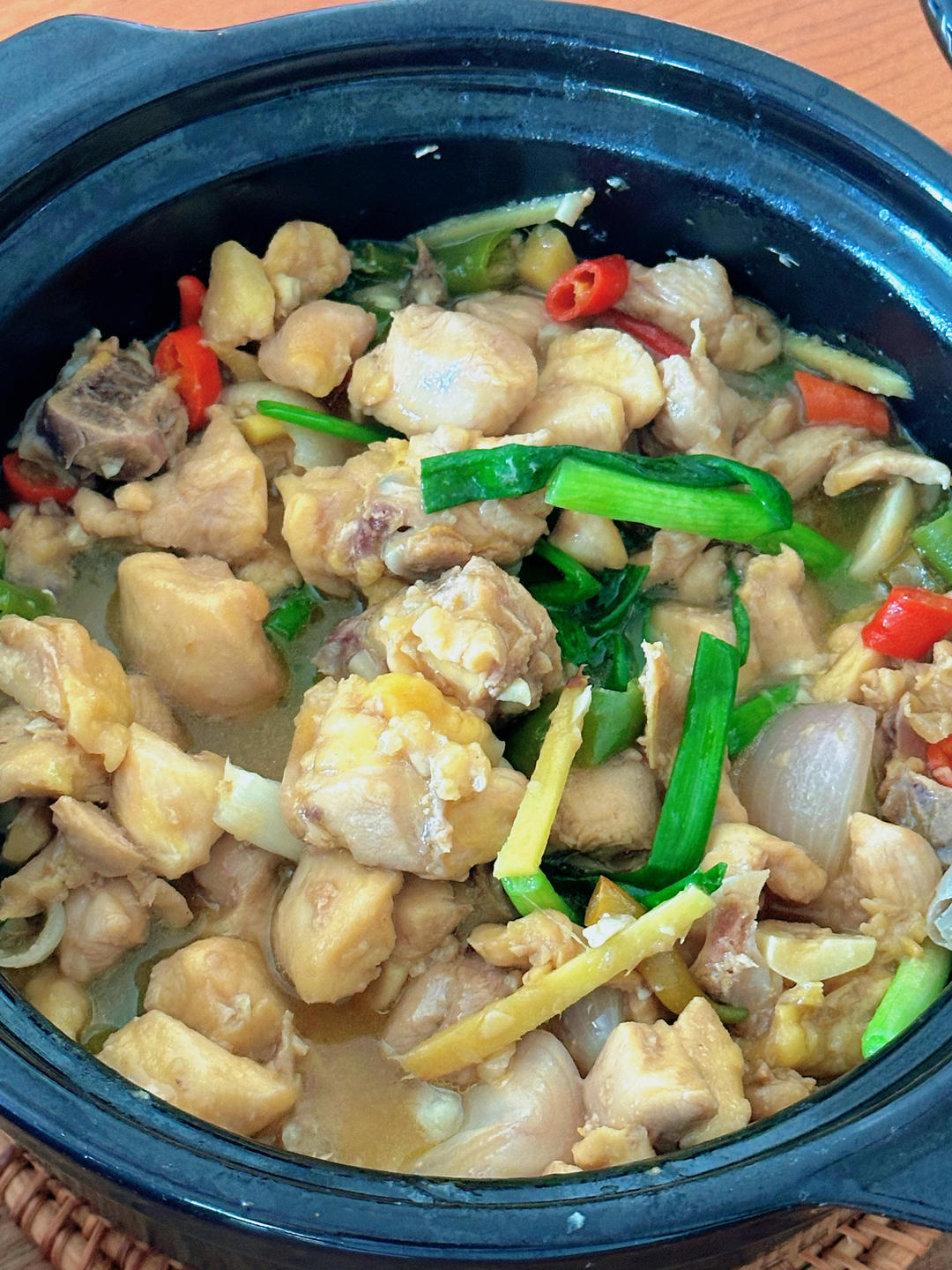 沙姜鸡煲