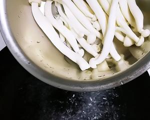 脆骨丸子蔬菜汤的做法 步骤3