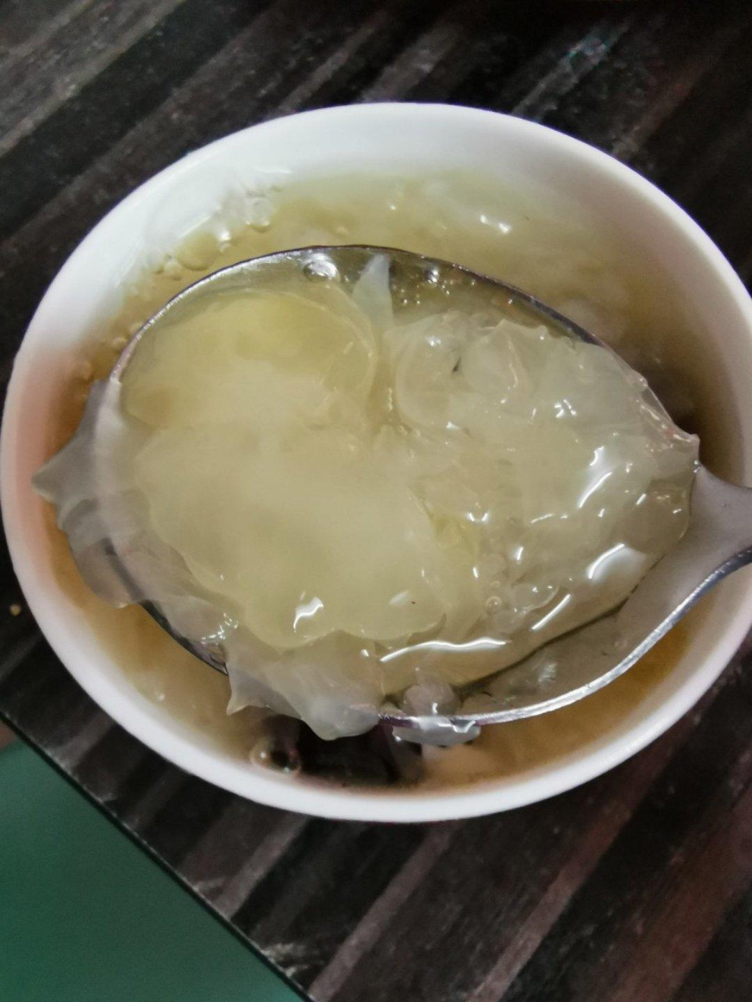冰糖银耳红枣汤