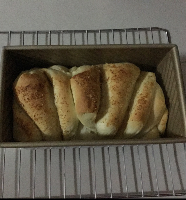 手撕千层肉松面包