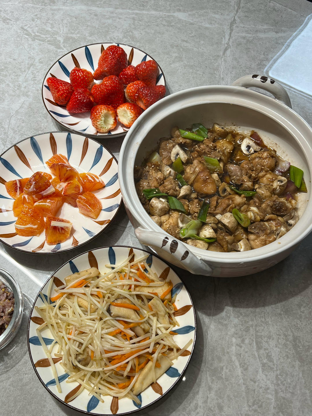 砂锅菜 一锅滑嫩鸡腿煲