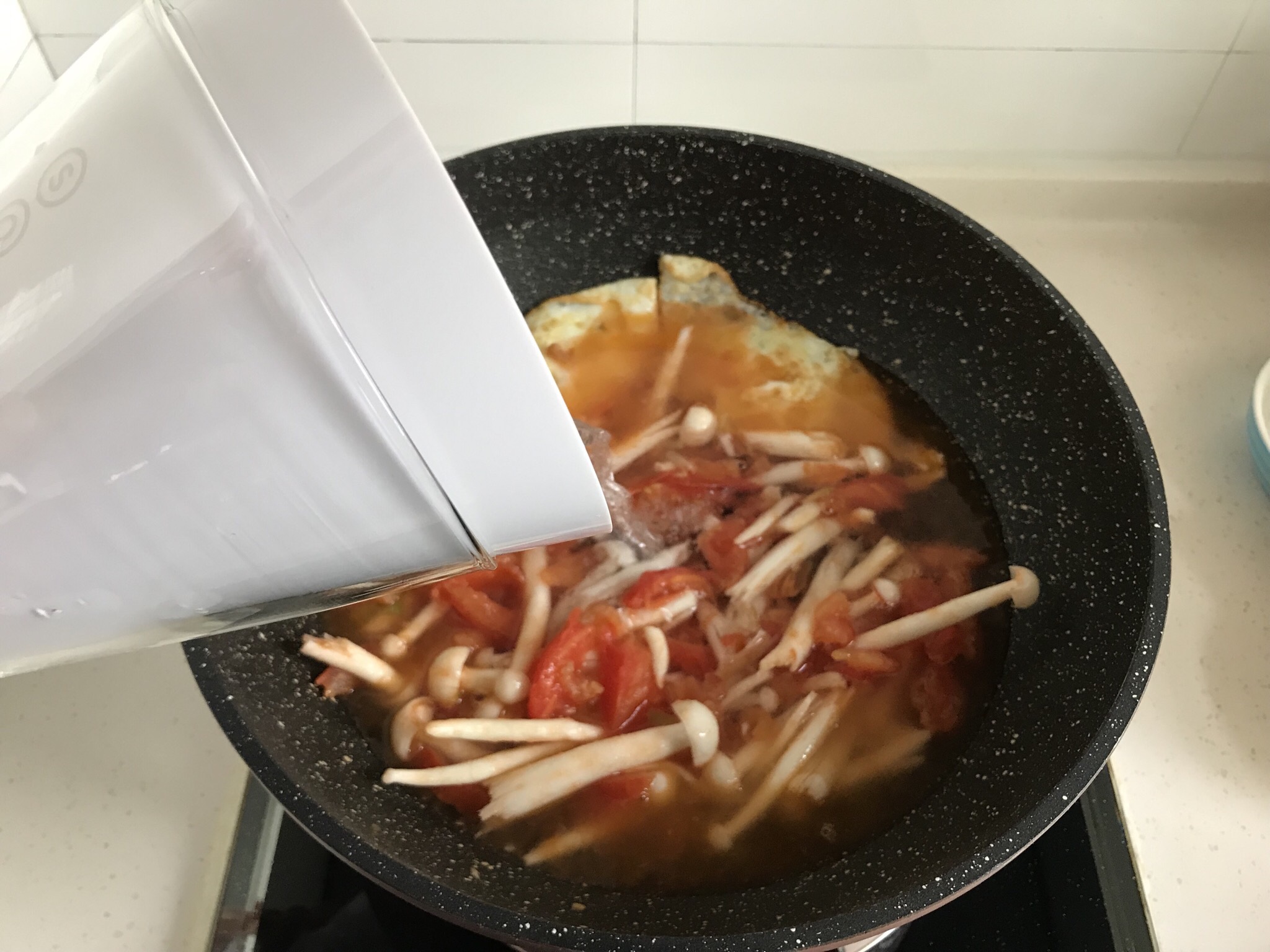 番茄菌菇汤面的做法 步骤6