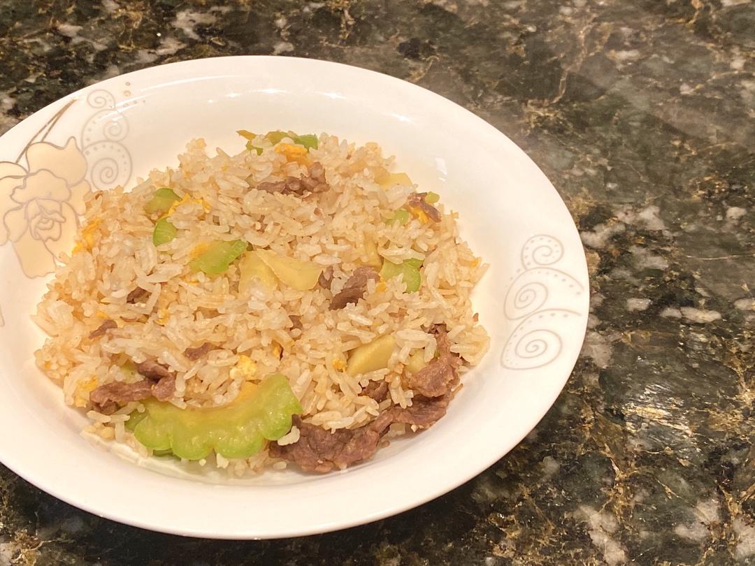 黄金苦瓜牛肉蛋炒饭