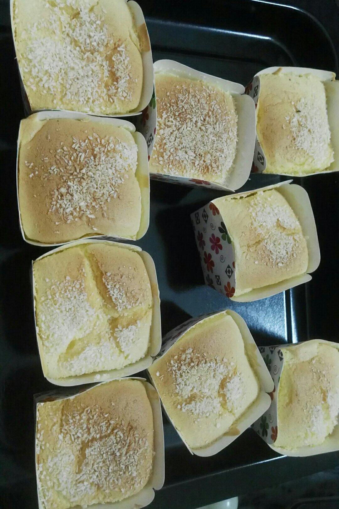椰蓉棉花纸杯蛋糕