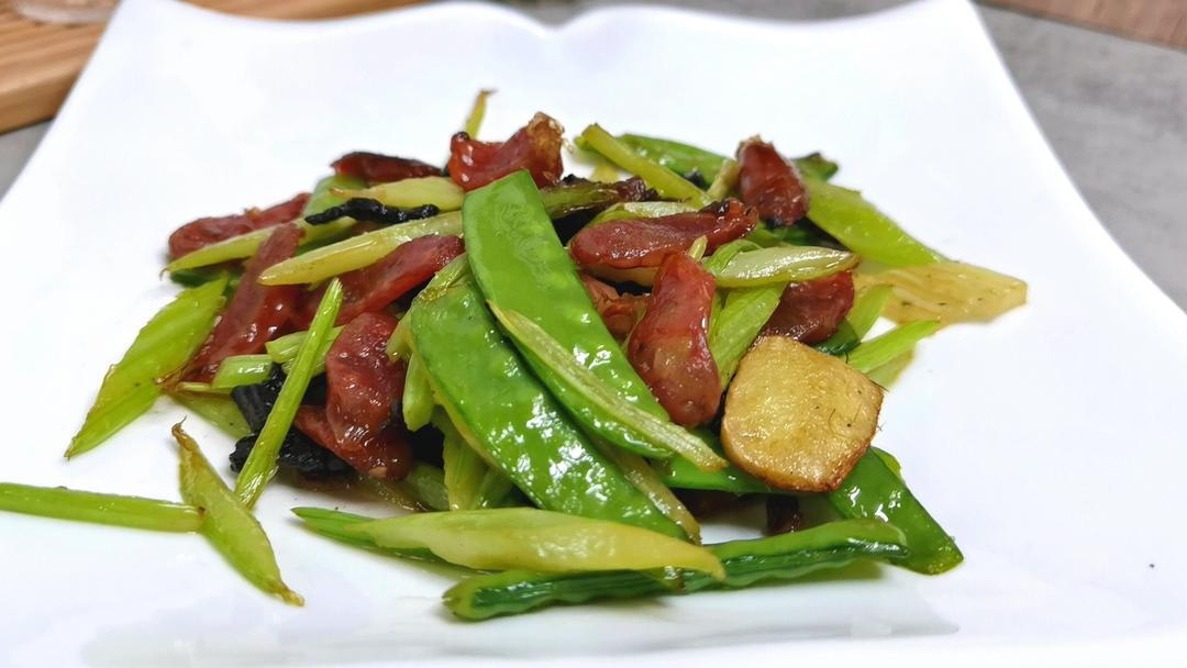 秋风起食腊味-荷芹炒腊味的做法