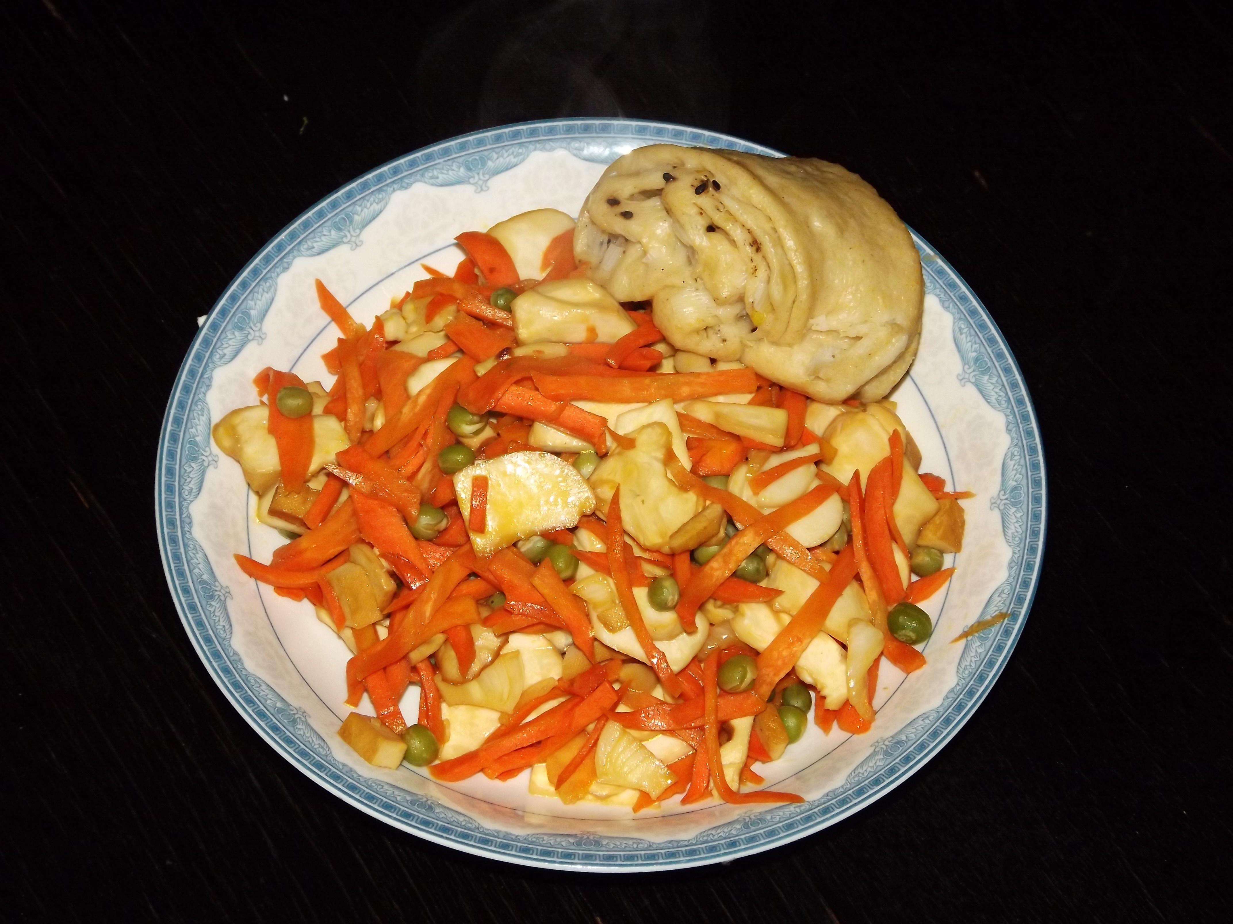 胡萝卜炒猴头菇的做法