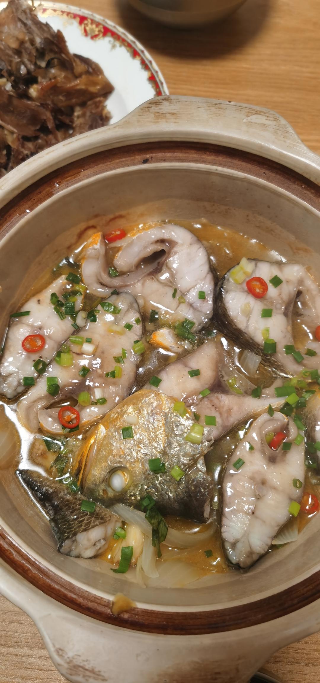 不加一滴水的砂锅盐焗鲈鱼