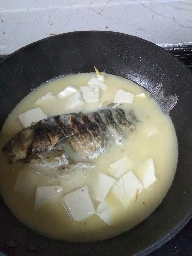 鲫鱼豆腐汤
