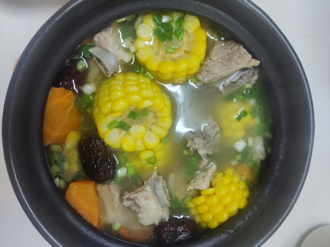 滋补养生 —— 玉米胡萝卜清炖排骨汤🌽