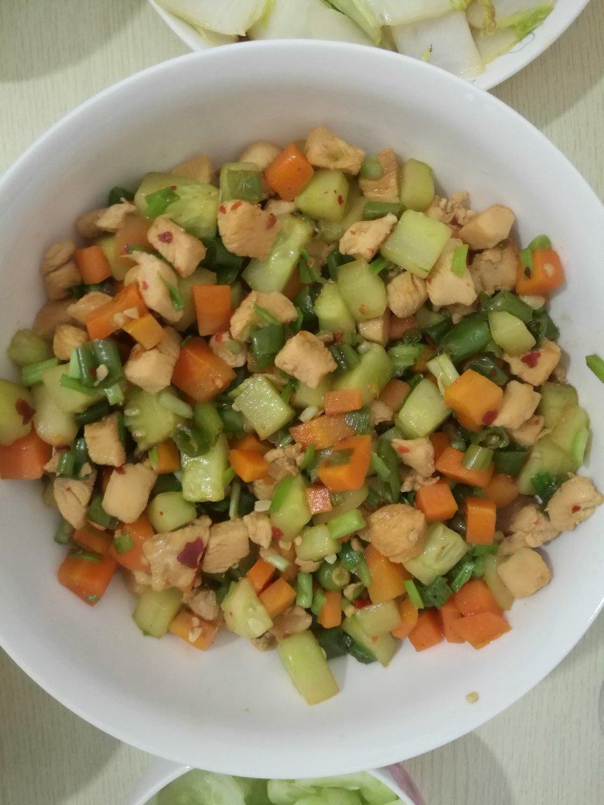 胡萝卜黄瓜鸡胸肉