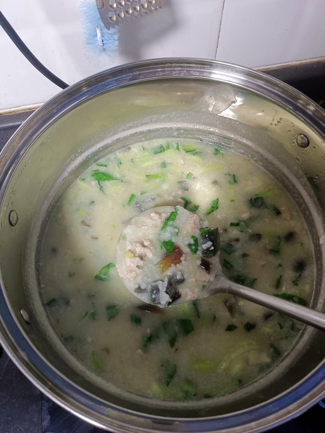 妈妈👩教我做的皮蛋瘦肉粥🥣简单快捷美味😋