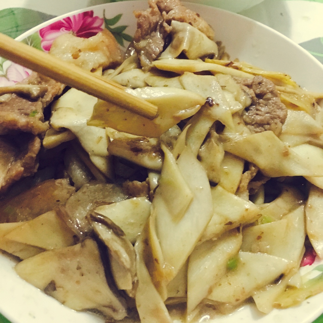 鸡腿菇炒肉