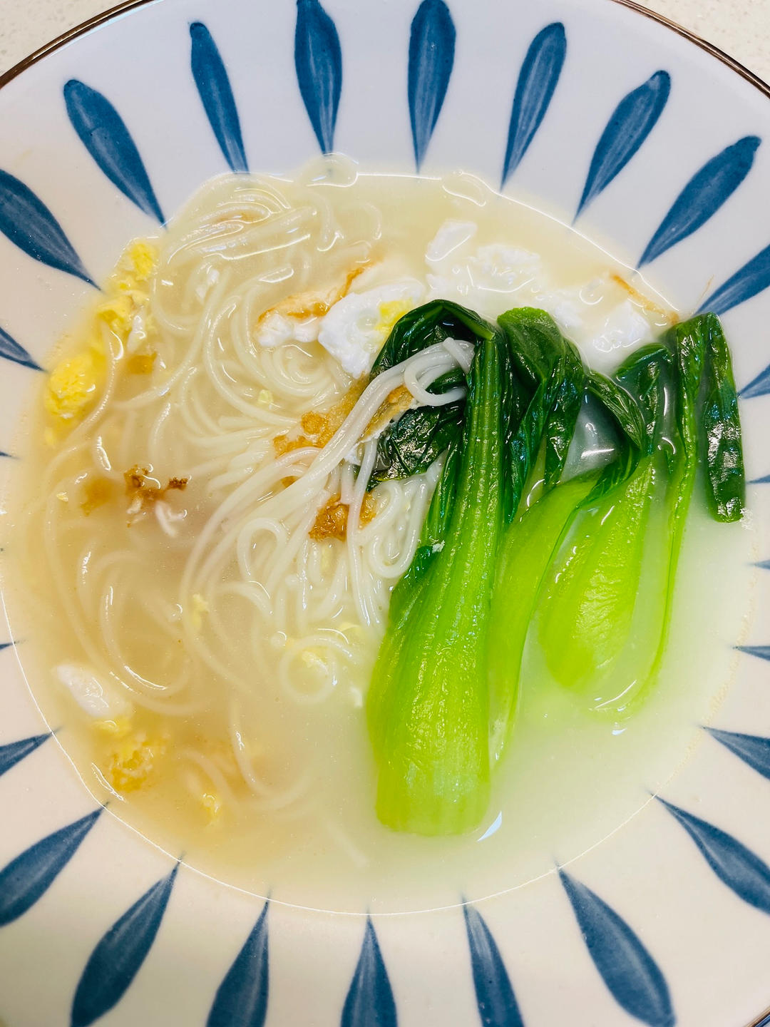 快手香浓白汤青菜鸡蛋面