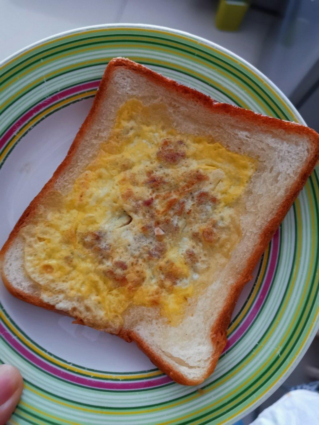 开盖鸡蛋火腿煎吐司