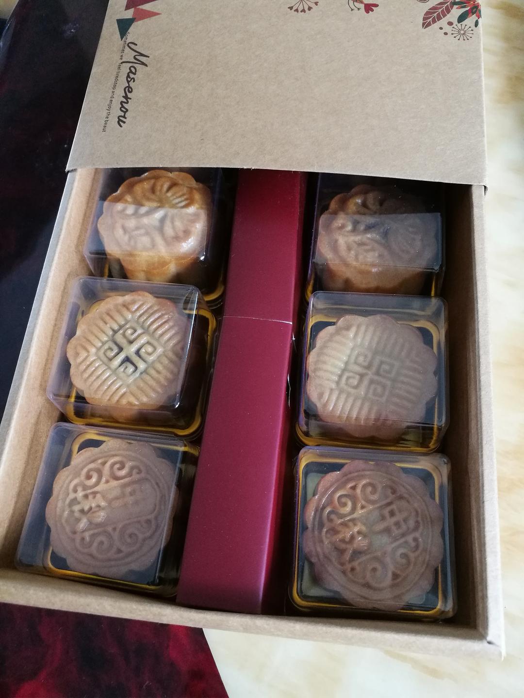 广式蛋黄莲蓉月饼