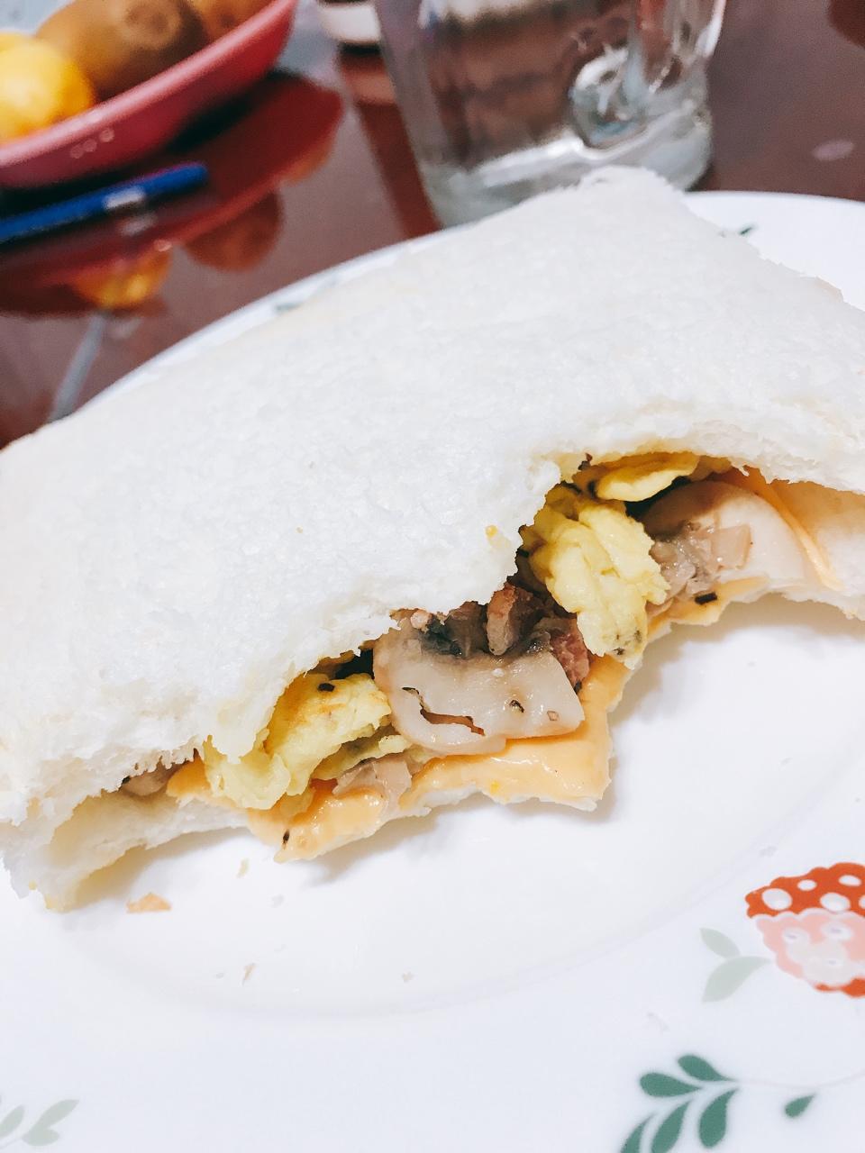 【清淡主义】菠菜鸡蛋蘑菇三明治