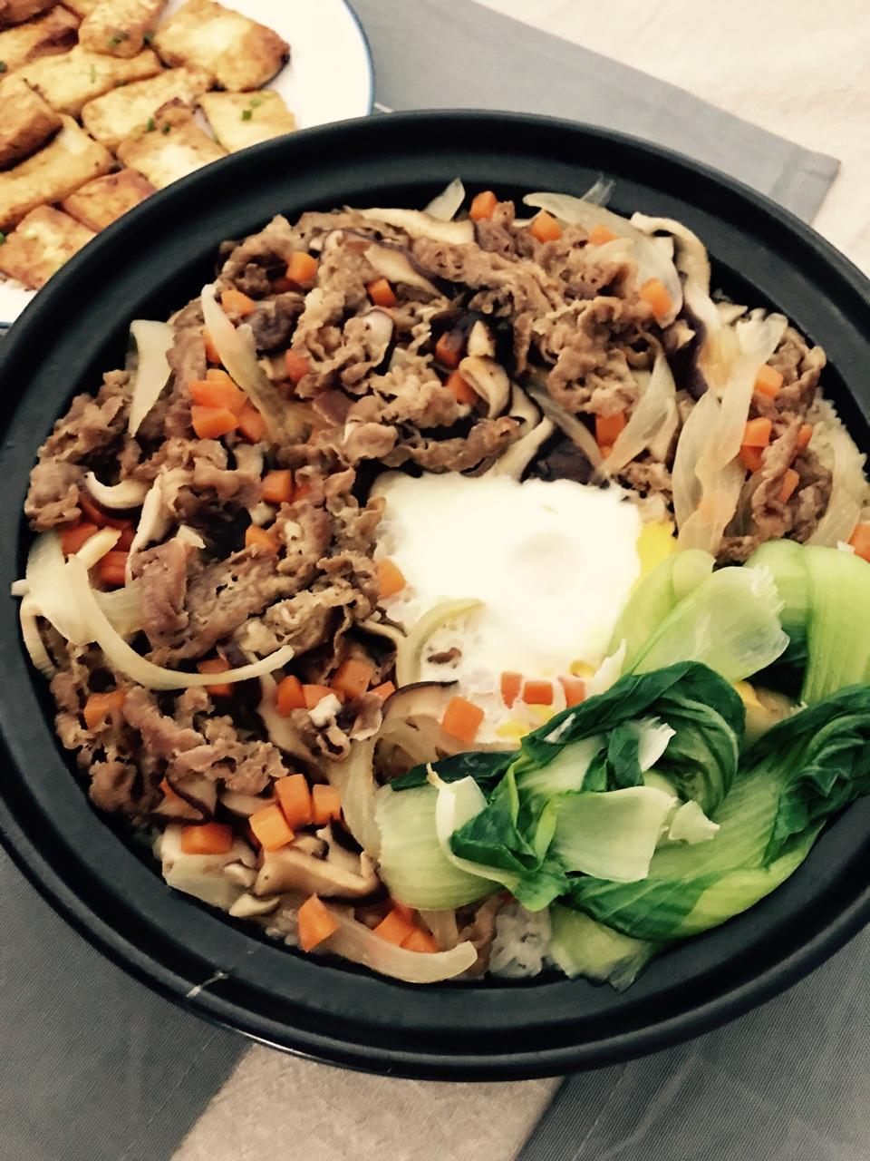 香菇肥牛煲仔饭（塔吉锅版）