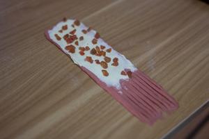 红丝绒草莓乳酪小吐司🍓 酸甜可口果味十足的做法 步骤4