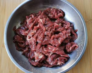 适合懒人的健康蒸菜，虫草花蒸牛肉的做法 步骤3