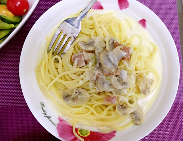 白蘑菇奶油培根意面