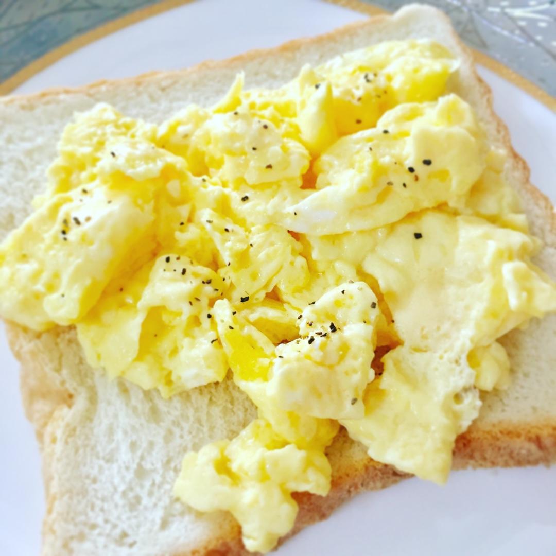 美式炒蛋 scrambled eggs