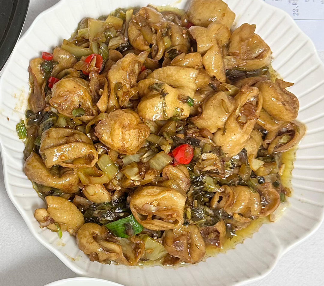 你们要的酸菜炒肥肠教程来了，好吃巨下饭！