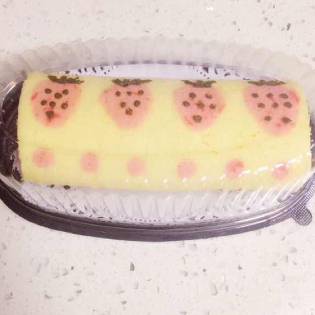 彩绘草莓蛋糕卷