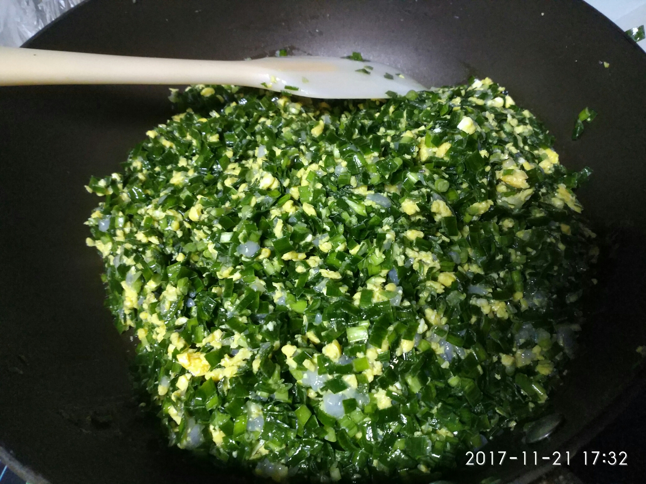 简单快手的韭菜虾仁饺子的做法 步骤5