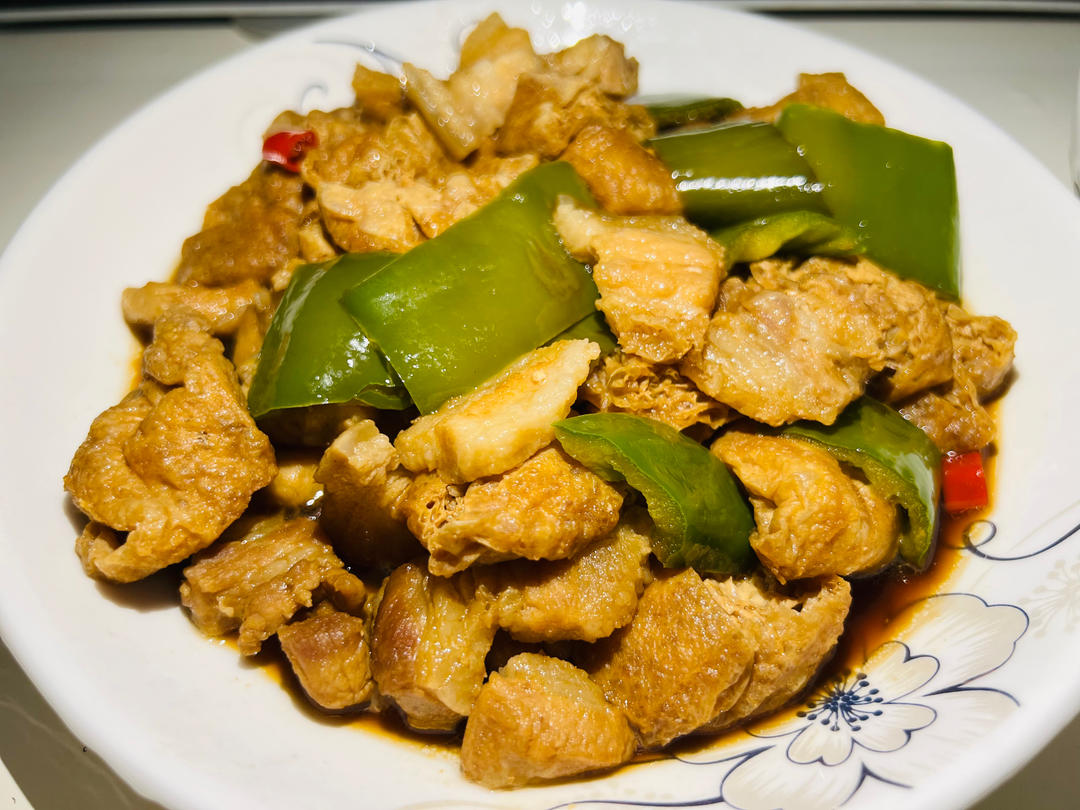 五花肉烧油豆腐