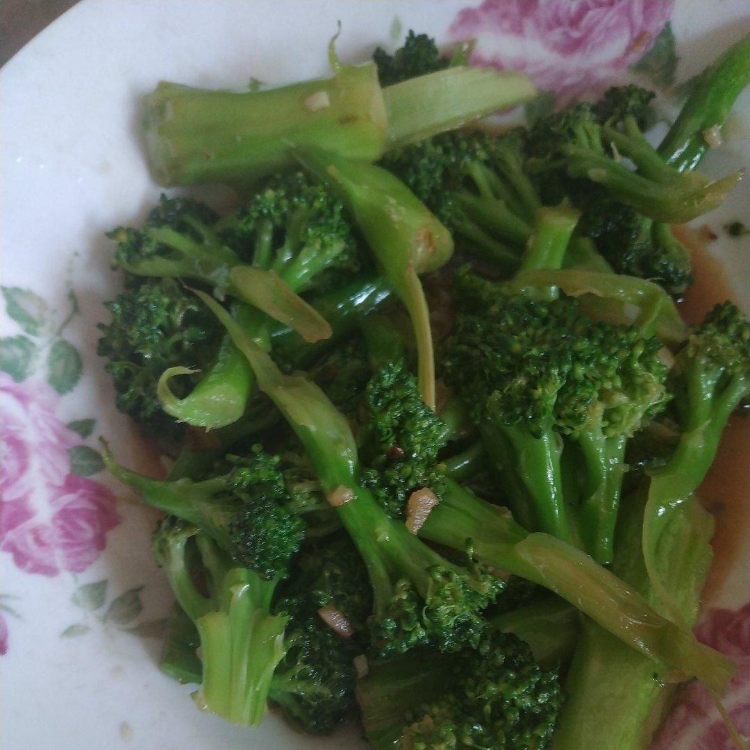 好吃到爆的耗油蒜蓉西兰花(从不修图，喜欢请关注)