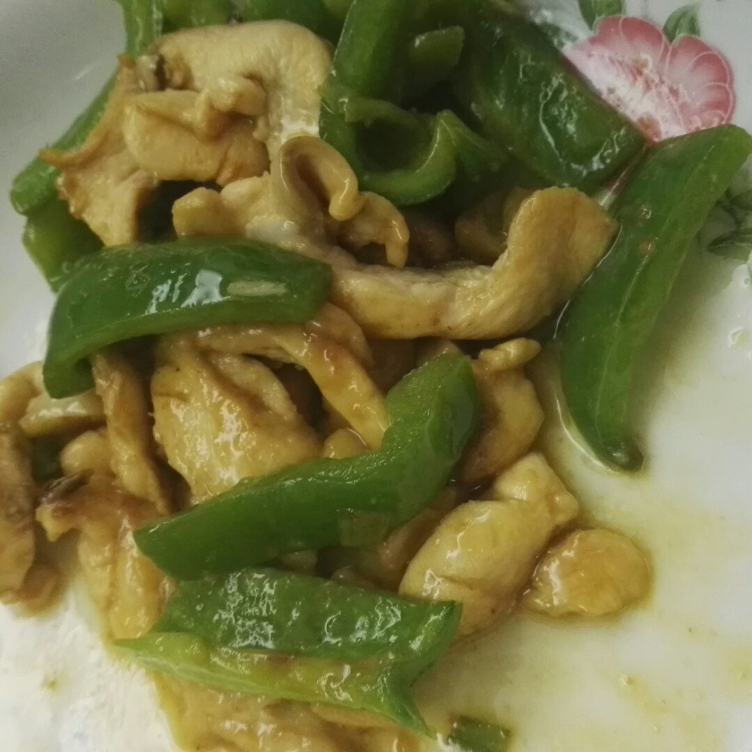 把鸡肉炒的嫩嫩的：青椒溜鸡片