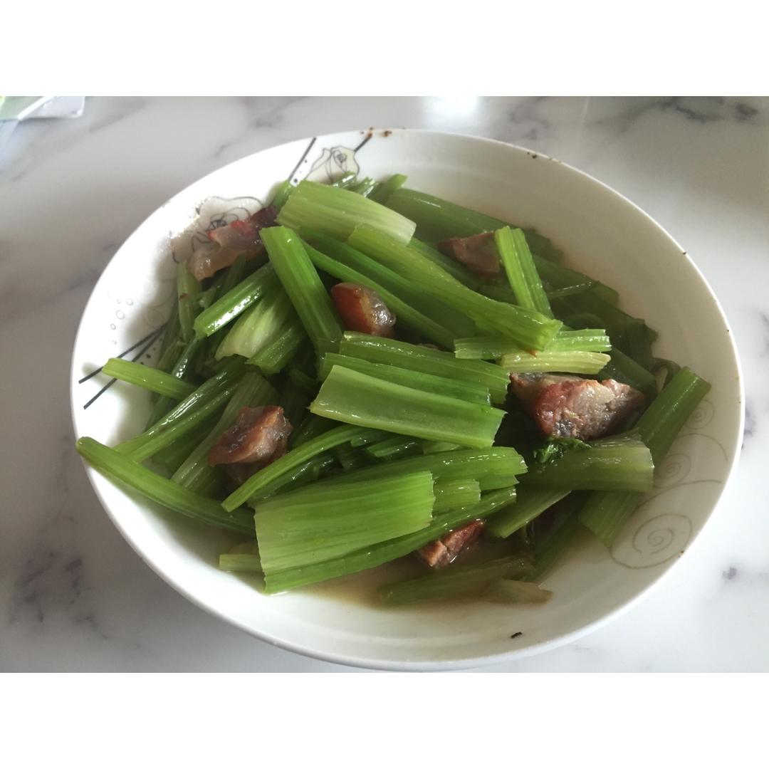 西芹炒腊肠（热菜）