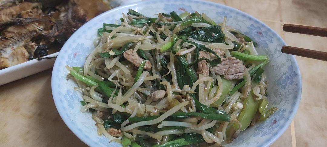 金丝炒银芽-肉丝豆芽韭菜