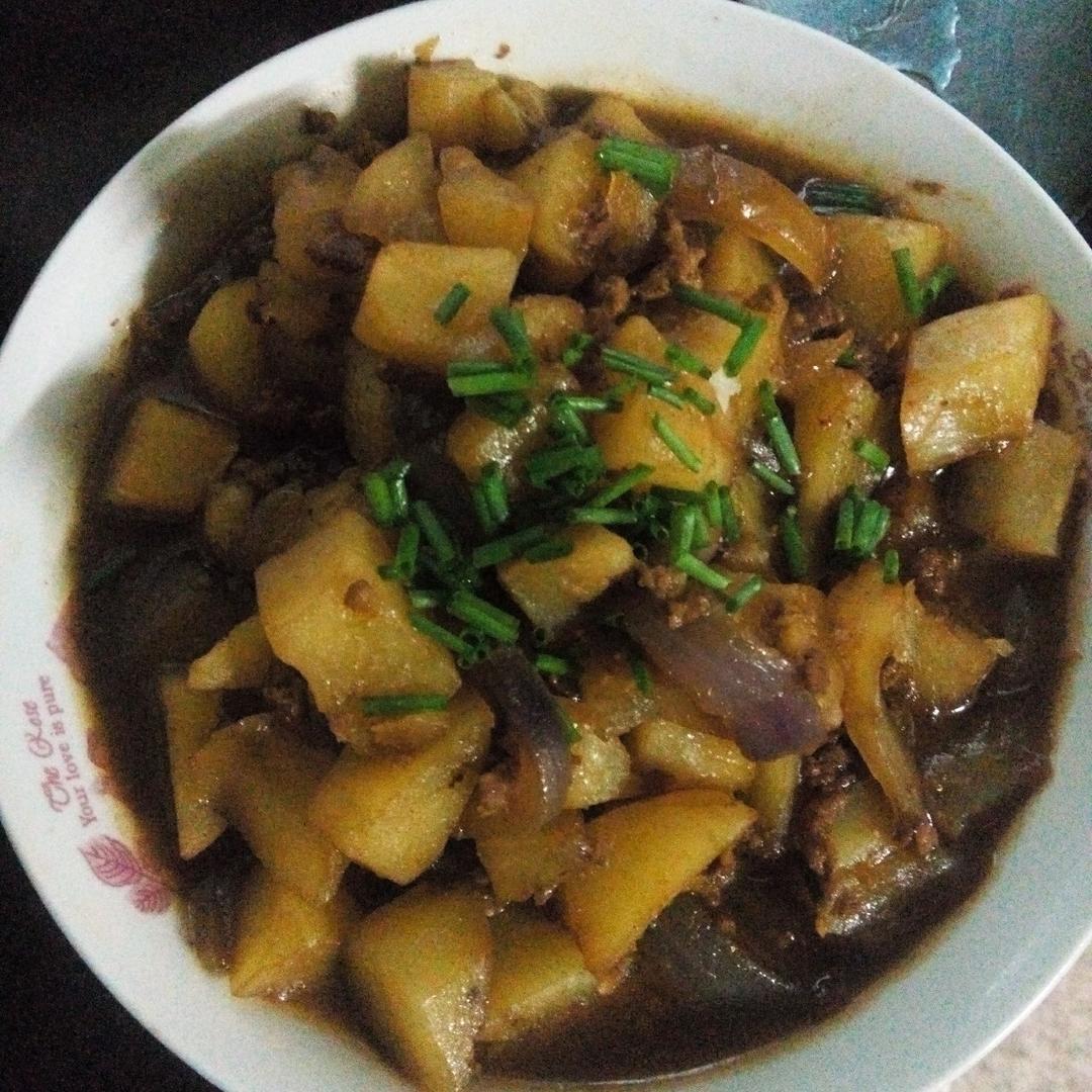 洋葱肉末烧土豆的做法