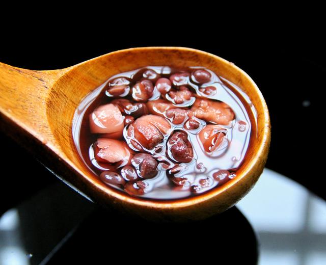 吃到自然瘦——红豆薏仁茯苓山药莲子汤的做法