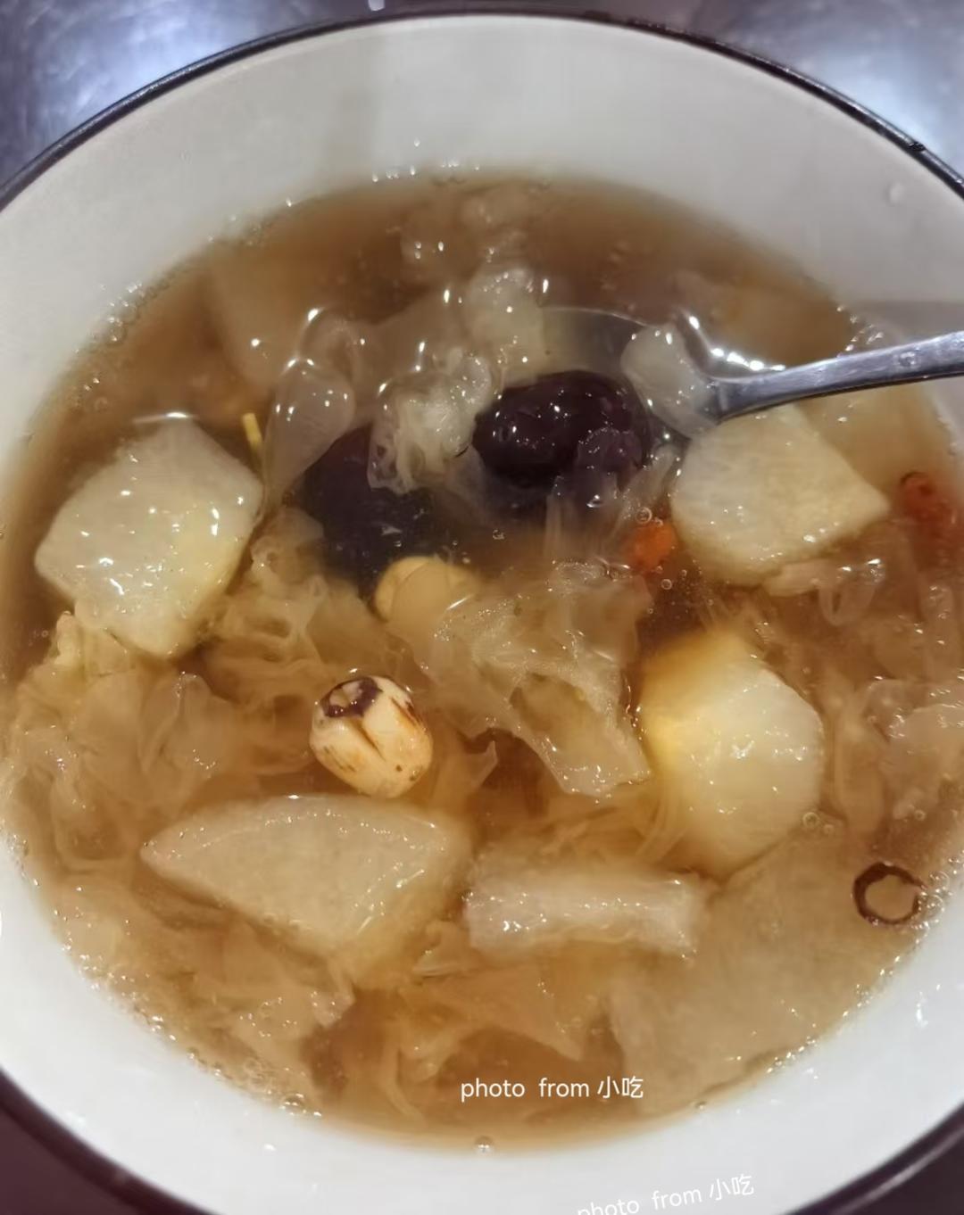 银耳莲子梨子羹