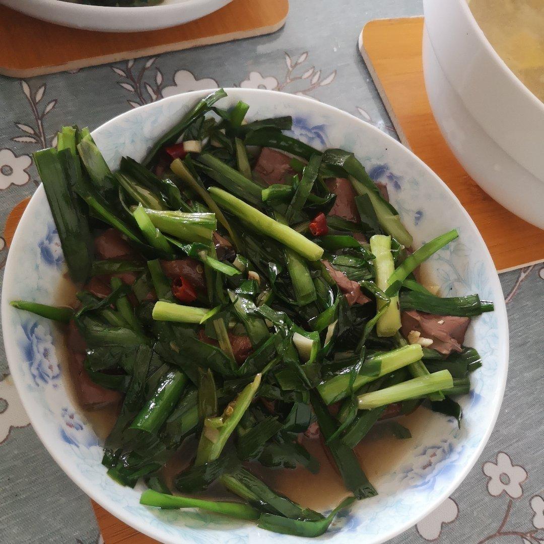韭菜炒鸭血