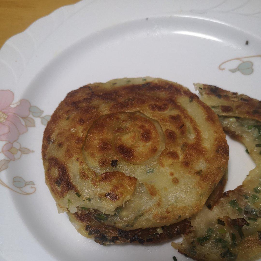 家常葱油饼 柔软多层 凉了也不硬 附细节视频详解