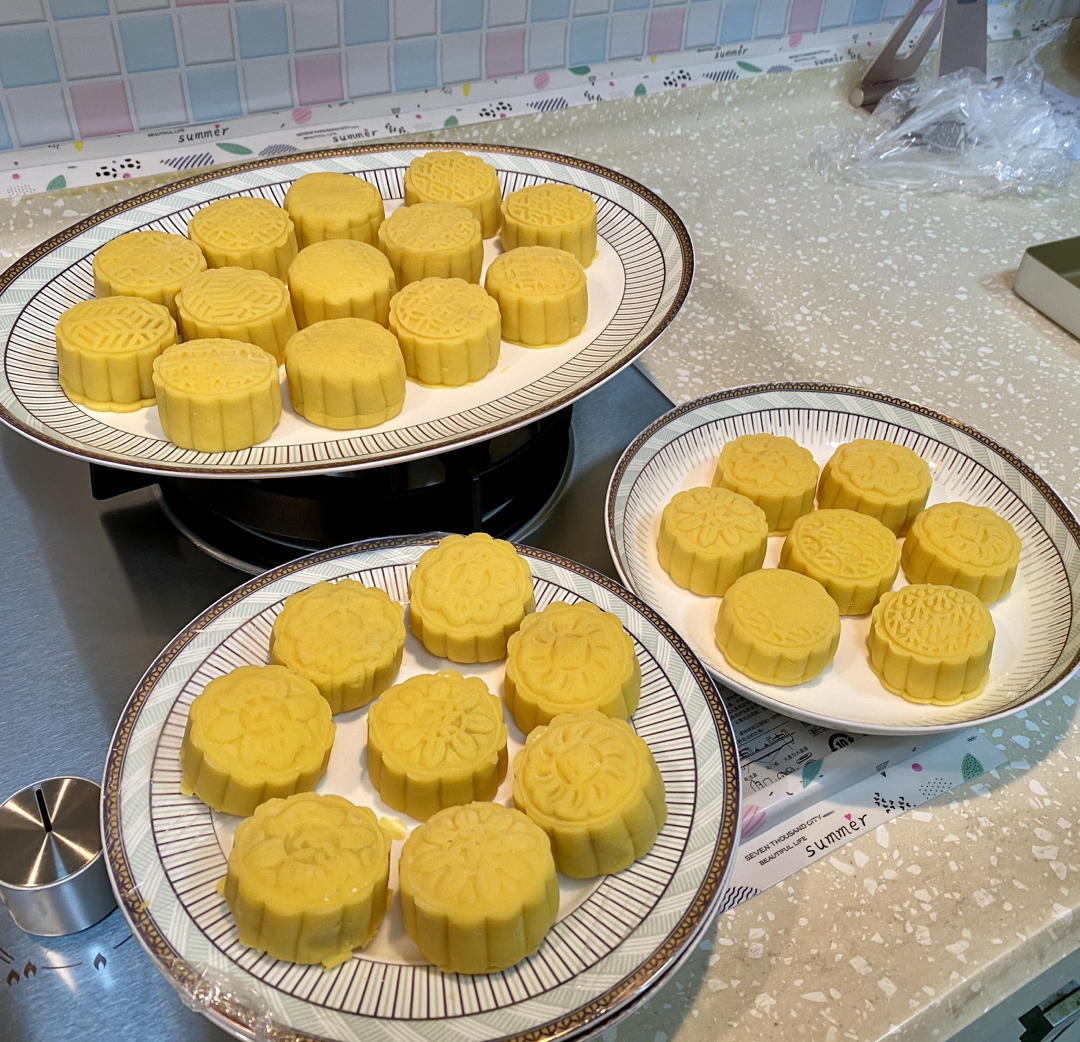 奶黄拉丝月饼