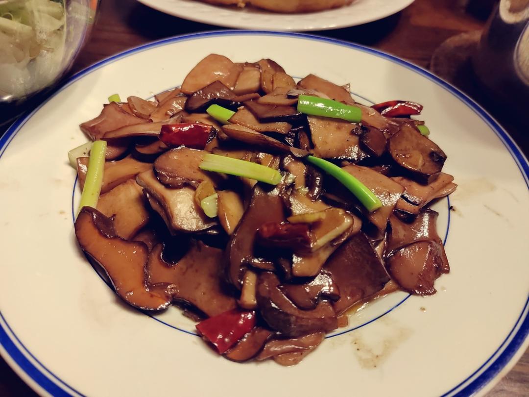 炒牛肝菌｜美食台