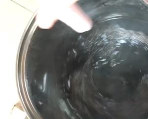 清凉一夏的椰浆黑凉粉的做法 步骤9