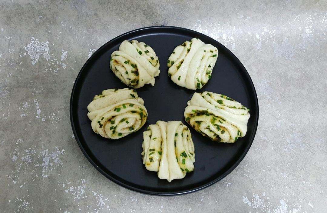 最好吃的火腿葱香花卷—附让葱不变黄的小窍门