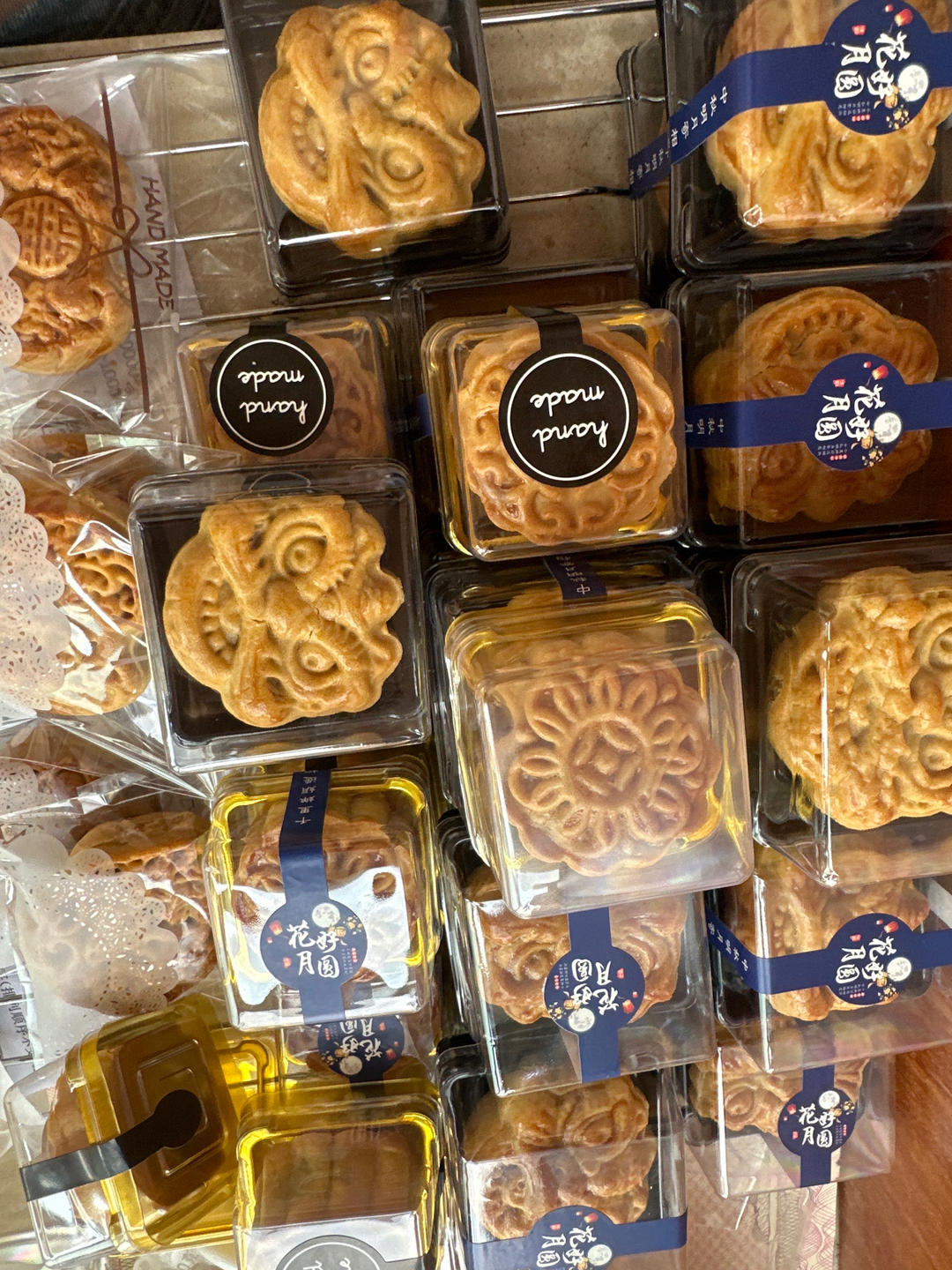 广式月饼—蛋黄莲蓉月饼