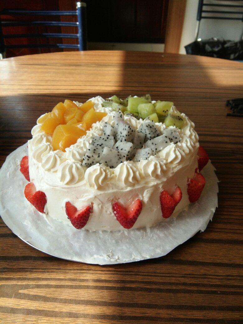 w比你幸福w做的8寸水果生日蛋糕