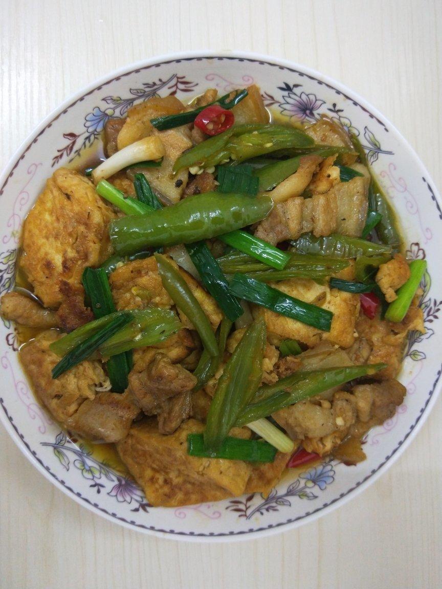 豆腐煎焖五花肉